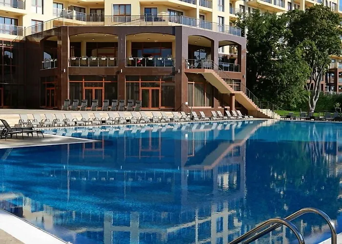 Aparthotel Golden Line 4*