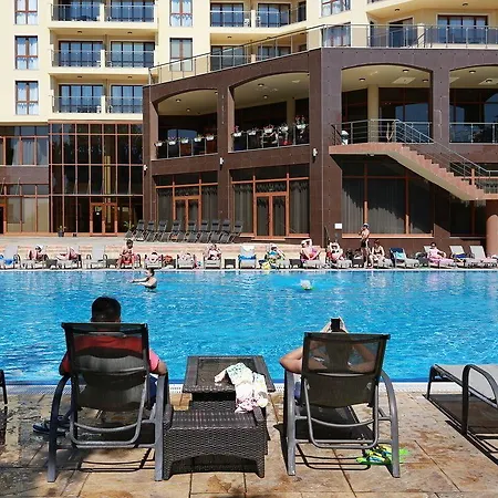 Apartmanhotel Golden Line 4*