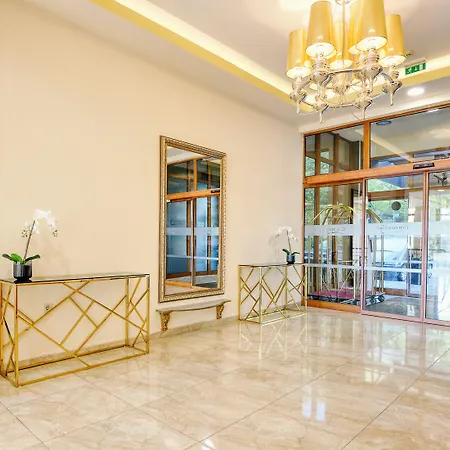 Golden Line Apartmanhotel 4*