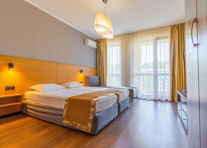 Golden Line Aparthotel 4*