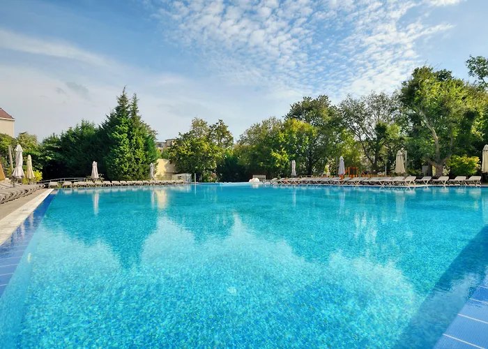 Aparthotel Golden Line 4*